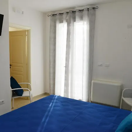 La Corte Di Maria B&B 살베